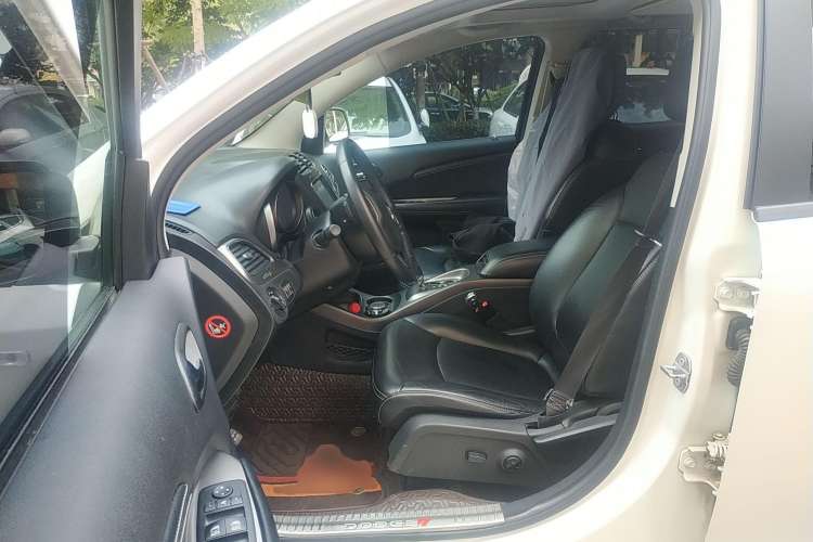 Used Dodge Journey 2016 2.4L Two-Wheel-Drive Touring Edition Left Front Seat
