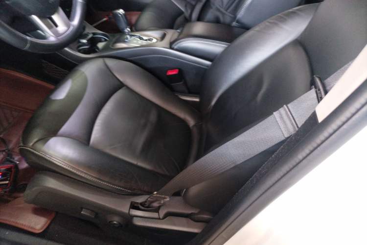 Used Dodge Journey 2016 2.4L Two-Wheel-Drive Touring Edition Left Front Seat