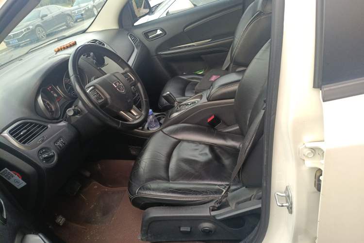Used Dodge Journey 2016 2.4L Two-Wheel-Drive Touring Edition Left Front Seat