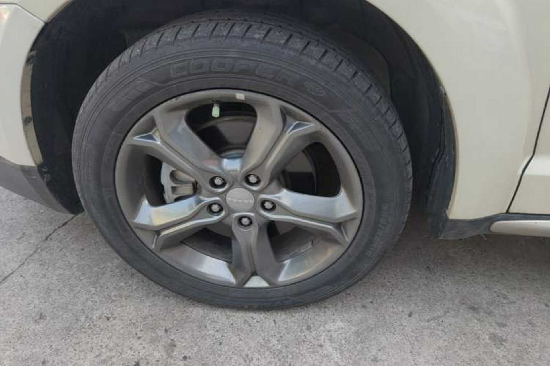 Used Dodge Journey 2016 2.0TD Four-Wheel Drive Touring Edition Left Front Wheel Hub