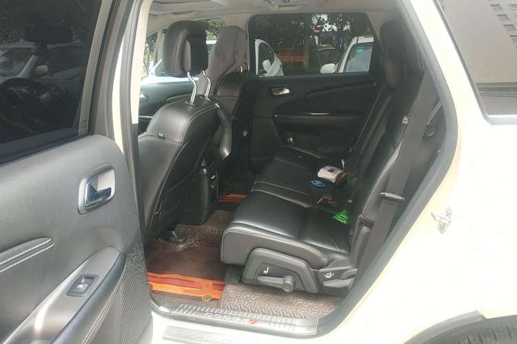 Used Dodge Journey 2016 2.4L Two-Wheel-Drive Touring Edition Left Rear Seat
