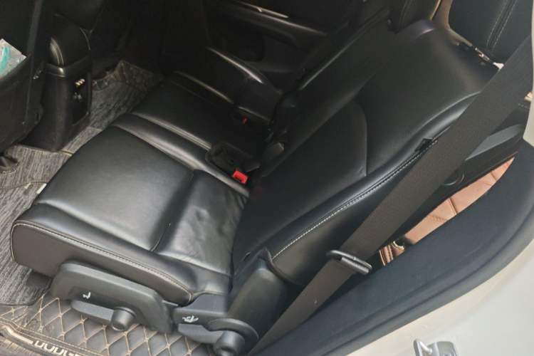 Used Dodge Journey 2016 2.4L Two-Wheel-Drive Touring Edition Left Rear Seat