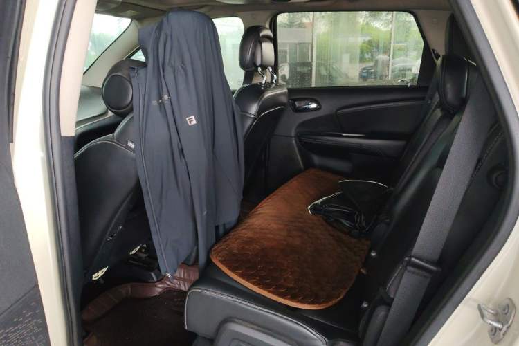 Used Dodge Journey 2016 2.4L Two-Wheel-Drive Touring Edition Left Rear Seat