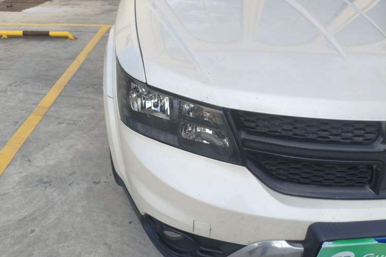 Used Dodge Journey 2016 2.4L Two-Wheel-Drive Touring Edition Right Front Headlight