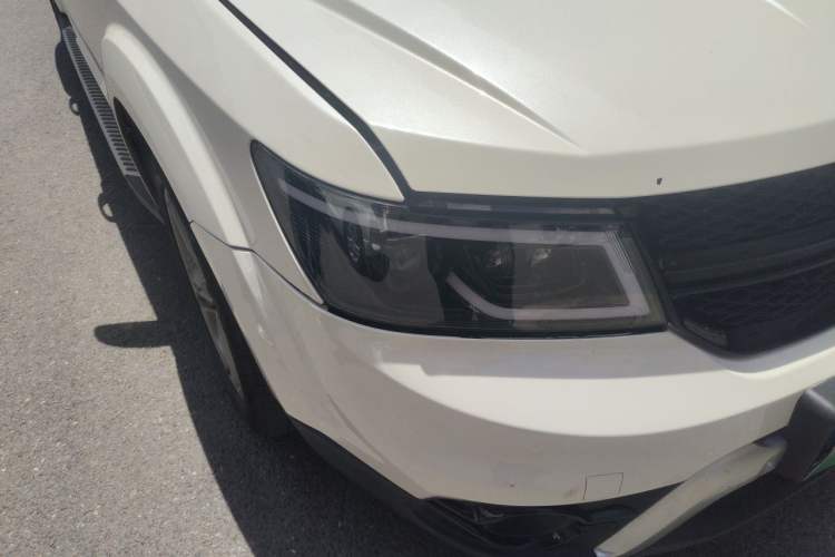 Used Dodge Journey 2016 2.0TD Four-Wheel Drive Touring Edition Right Front Headlight