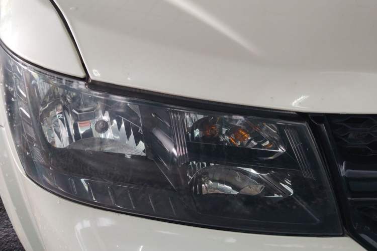 Used Dodge Journey 2016 2.4L Two-Wheel-Drive Touring Edition Right Front Headlight