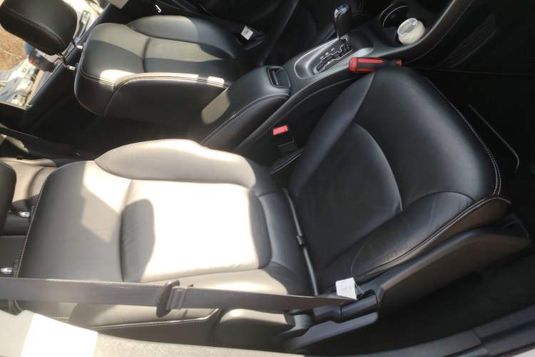 Used Dodge Journey 2016 2.4L Two-Wheel-Drive Touring Edition Right Front Seat