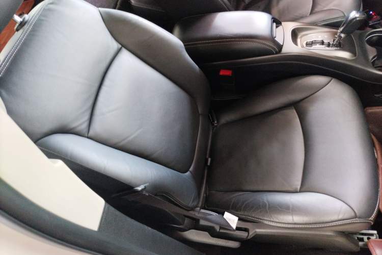 Used Dodge Journey 2016 2.4L Two-Wheel-Drive Touring Edition Right Front Seat