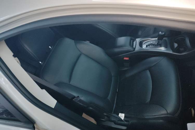 Used Dodge Journey 2016 2.4L Two-Wheel-Drive Touring Edition Right Front Seat
