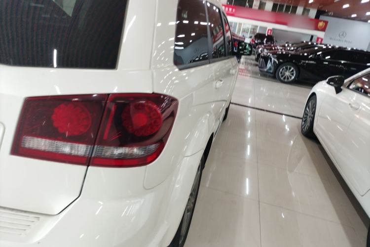 Used Dodge Journey 2016 2.4L Two-Wheel-Drive Touring Edition Right Rear Taillight