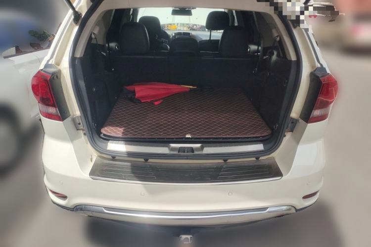 Used Dodge Journey 2016 2.0TD Four-Wheel Drive Touring Edition Trunk