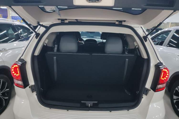 Used Dodge Journey 2016 2.4L Two-Wheel-Drive Touring Edition Trunk