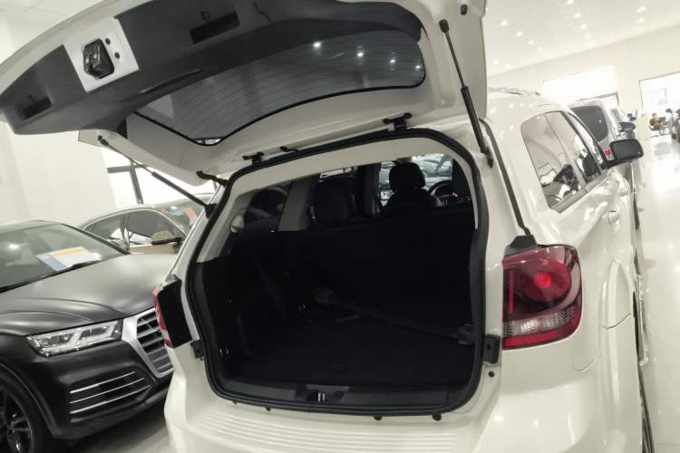 Used Dodge Journey 2016 2.4L Two-Wheel-Drive Touring Edition Trunk