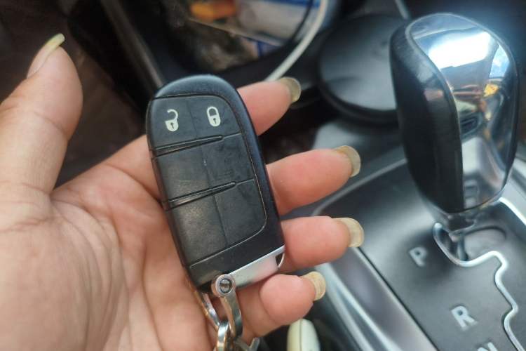 Used Dodge Journey 2016 2.4L Two-Wheel-Drive Touring Edition Vehicle Key