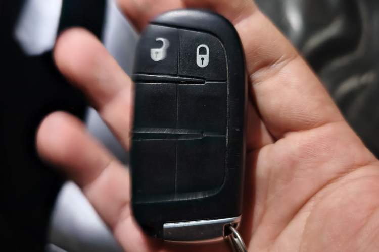 Used Dodge Journey 2016 2.4L Two-Wheel-Drive Touring Edition Vehicle Key