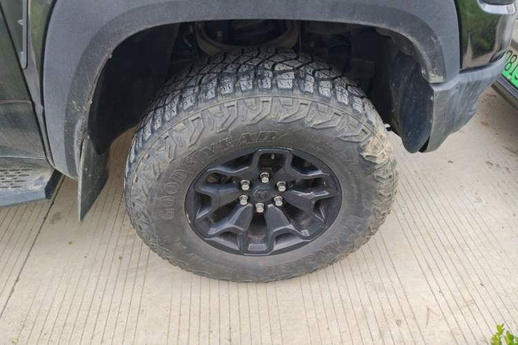Used Dodge Journey  Right Front Wheel Hub