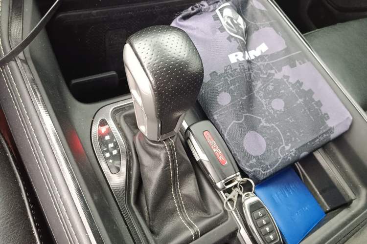 Used Dodge Journey  Gear Lever