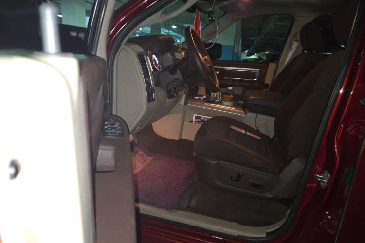 Used Dodge SRT  Driver Seat