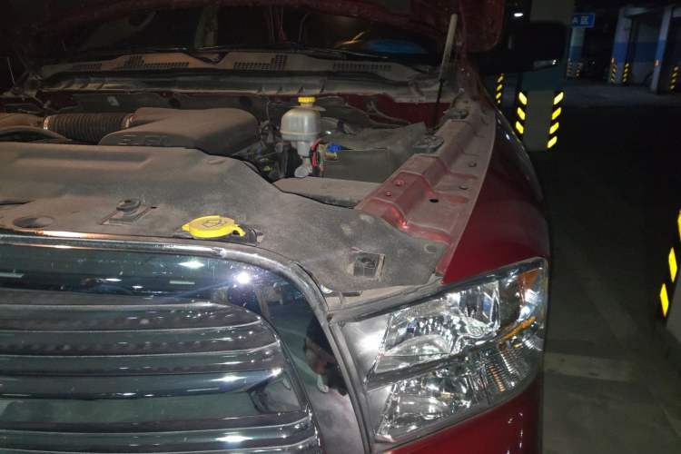 Used Dodge SRT  Engine Bay Left
