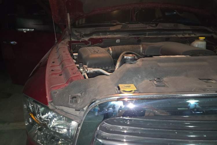 Used Dodge SRT  Engine Bay Right