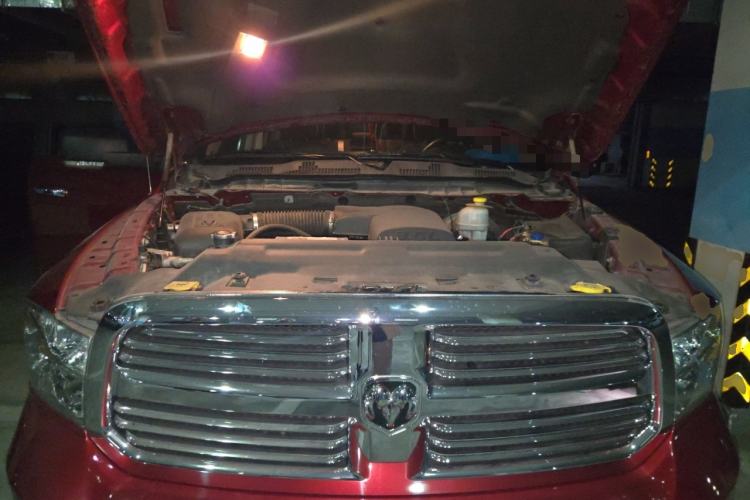 Used Dodge SRT  Engine Bay