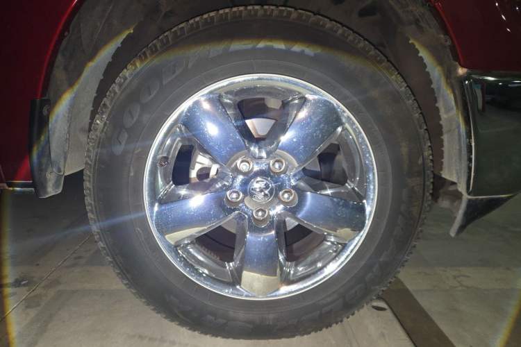 Used Dodge SRT  Right Front Wheel Hub
