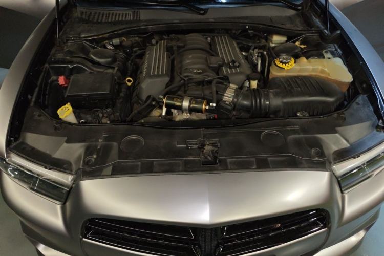 Used Dodge SRT  Engine Bay