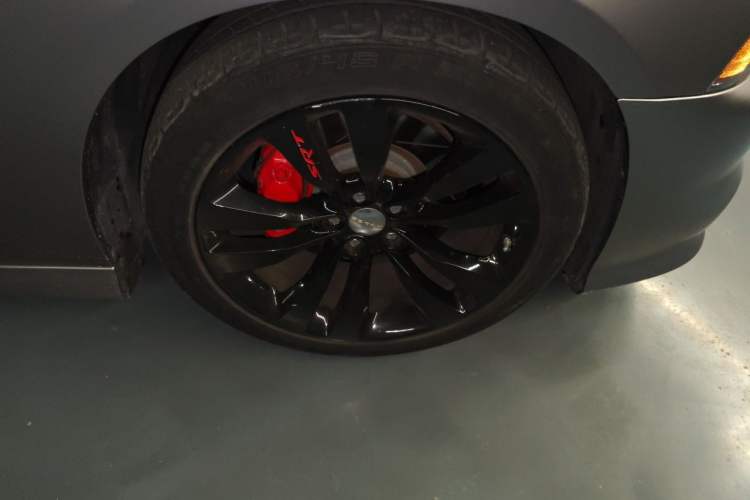 Used Dodge SRT  Right Front Wheel Hub