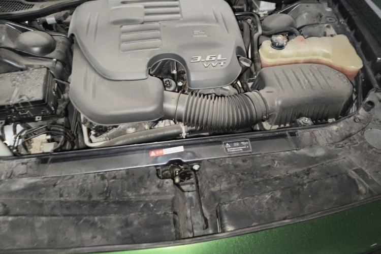 Used Dodge SRT  Engine Bay