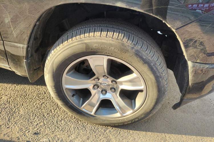 Used Dodge SRT  Right Front Wheel Hub