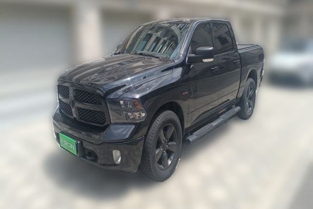 Used Dodge SRT 2020 U.S.-spec RAM Trucks, 5.7-liter engine, five seats, automatic transmission, with a sunroof.