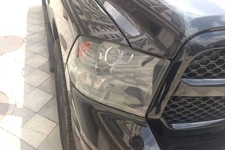 Used Dodge SRT  Right Front Headlight