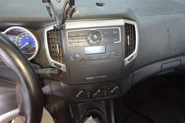 Used Dongfeng Aeolus A30 2014 1.5L Manual Sishang Model Audio And AC Panel