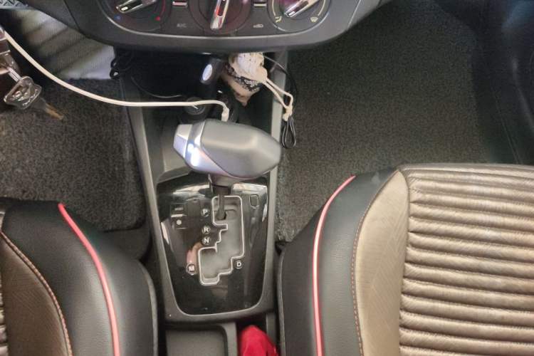 Used Dongfeng Aeolus A30 2014 1.5L Automatic Luxury Version Gear Lever