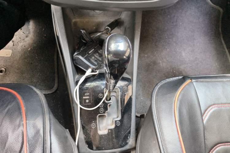 Used Dongfeng Aeolus A30 2014 1.5L Automatic ZhiShang Model Gear Lever