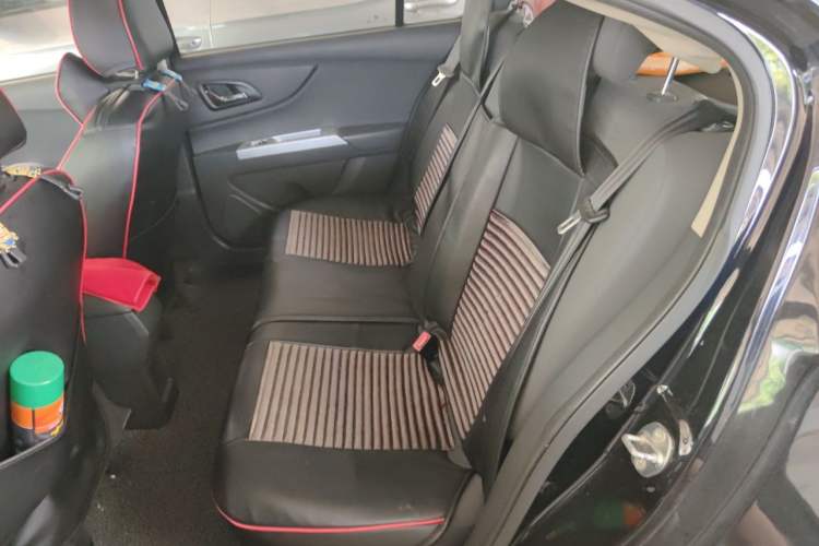 Used Dongfeng Aeolus A30 2014 1.5L Automatic Luxury Version Left Rear Seat
