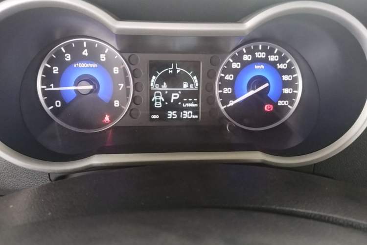 Used Dongfeng Aeolus A30 2014 1.5L Automatic ZhiShang Model Odometer Close Up