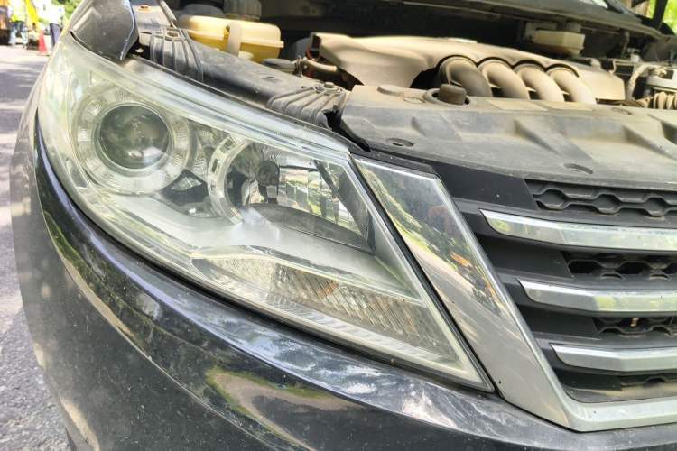Used Dongfeng Aeolus A30 2014 1.5L Automatic ZhiShang Model Right Front Headlight