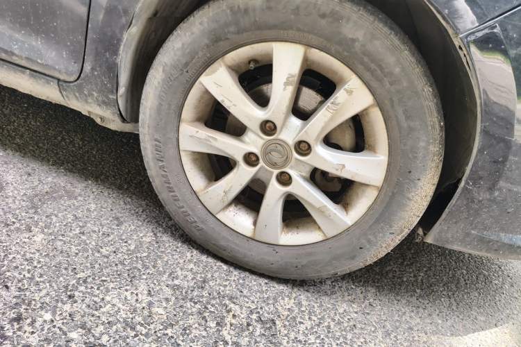Used Dongfeng Aeolus A30 2014 1.5L Automatic ZhiShang Model Right Front Wheel Hub