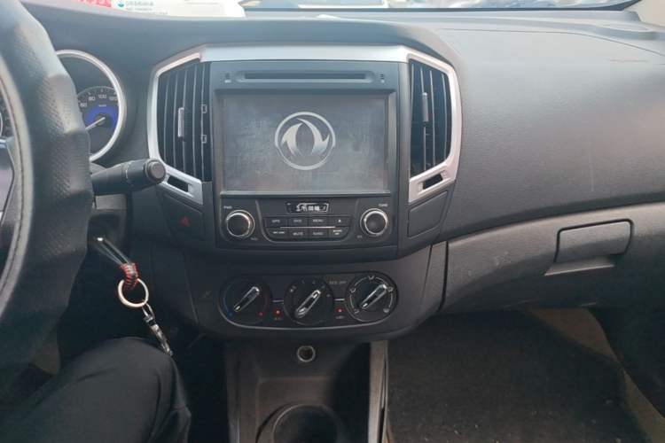 Used Dongfeng Aeolus A30 2014 1.5L Manual Smart-Drive Luxury Edition Audio And AC Panel