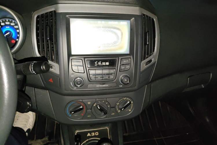 Used Dongfeng Aeolus A30 2014 1.5L Automatic Luxury Version Audio And AC Panel