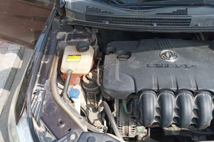 Used Dongfeng Aeolus A30 2014 1.5L Manual Smart-Drive Luxury Edition Engine Bay Right