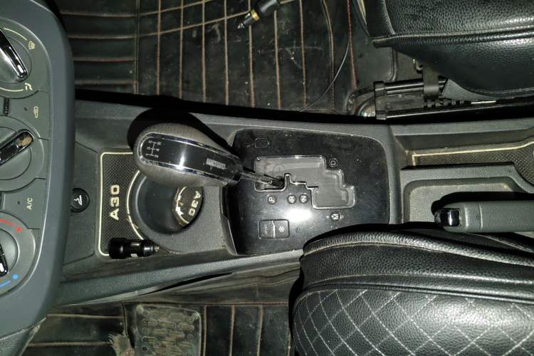 Used Dongfeng Aeolus A30 2014 1.5L Automatic Luxury Version Gear Lever