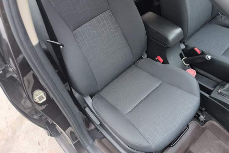 Used Dongfeng Aeolus A30 2014 1.5L Manual Smart Drive Smart Edition Right Front Seat