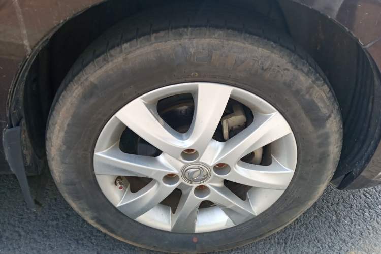 Used Dongfeng Aeolus A30 2014 1.5L Manual Smart-Drive Luxury Edition Right Front Wheel Hub
