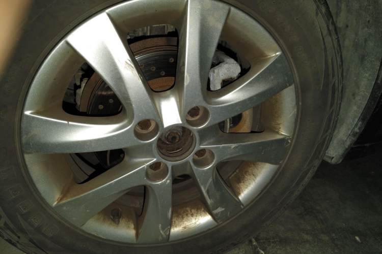 Used Dongfeng Aeolus A30 2014 1.5L Automatic Luxury Version Right Front Wheel Hub