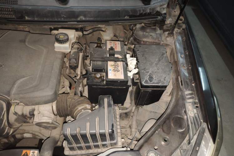 Used Dongfeng Aeolus A30 2014 1.5L Manual Smart-Drive Luxury Edition Engine Bay Left