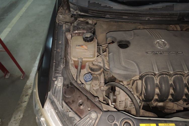 Used Dongfeng Aeolus A30 2014 1.5L Manual Smart-Drive Luxury Edition Engine Bay Right