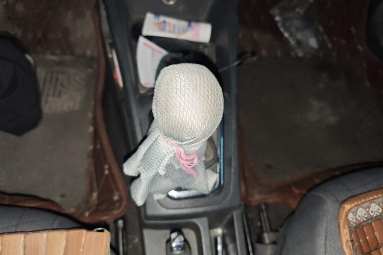 Used Dongfeng Aeolus A30 2014 1.5L Manual Smart-Drive Luxury Edition Gear Lever
