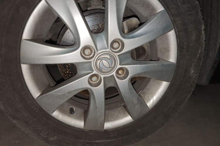 Used Dongfeng Aeolus A30 2014 1.5L Manual Smart-Drive Luxury Edition Right Front Wheel Hub